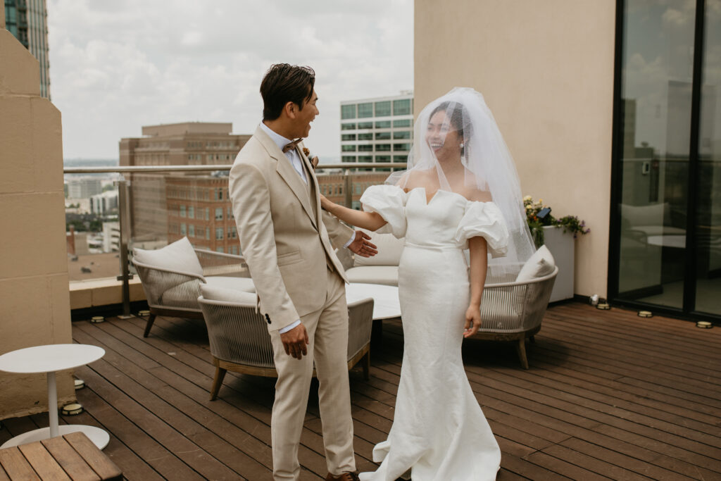 Fort Worth courthouse elopement by Jennifer Aguirre Photography