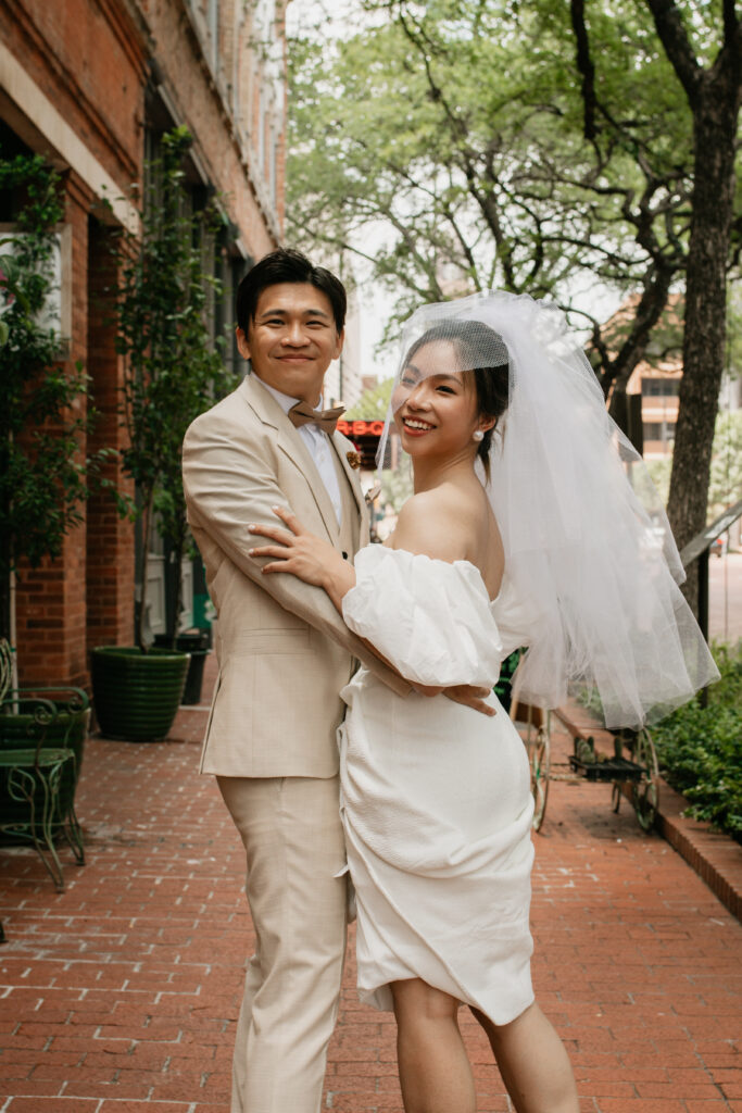 Fort Worth courthouse elopement by Jennifer Aguirre Photography